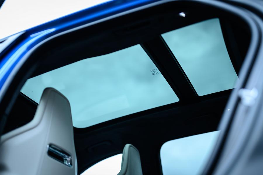 Интерьер Jaguar F-Pace SVR 2019 года  (JP) (фото 10 из 20)